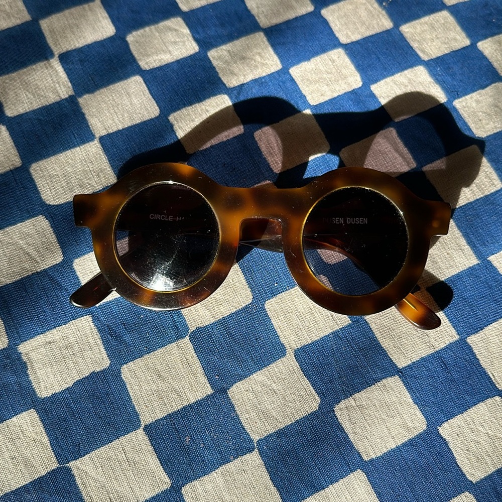 Dusen Dusen Circle Hand Sunglasses